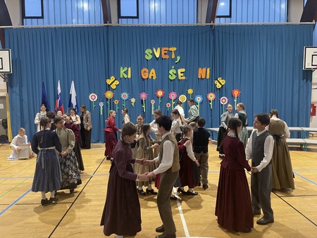 Pomlad v Kamniku Svet, ki ga še ni (4)